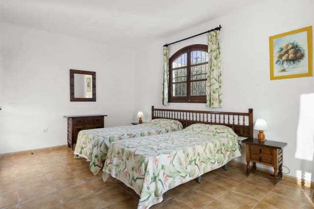 4 sovrum Villa till salu i Capistrano, Nerja med pool - 450 000 € (Ref: 9111605)