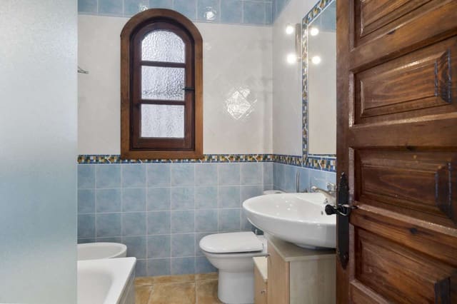 4 sovrum Villa till salu i Capistrano, Nerja med pool - 450 000 € (Ref: 9111605)