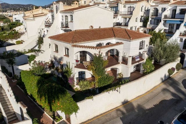 4 slaapkamer Villa te koop in Capistrano, Nerja met zwembad - € 450.000 (Ref: 9111605)