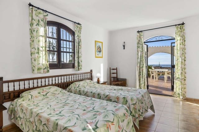 4 sovrum Villa till salu i Capistrano, Nerja med pool - 450 000 € (Ref: 9111605)