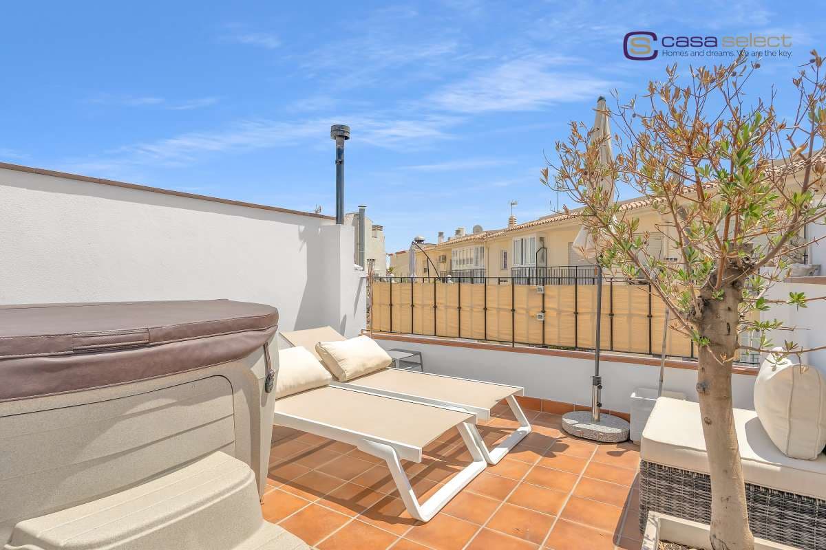 2 soveværelse Byhus til salg i Nerja med swimmingpool - € 450.000 (Ref: 9219385)