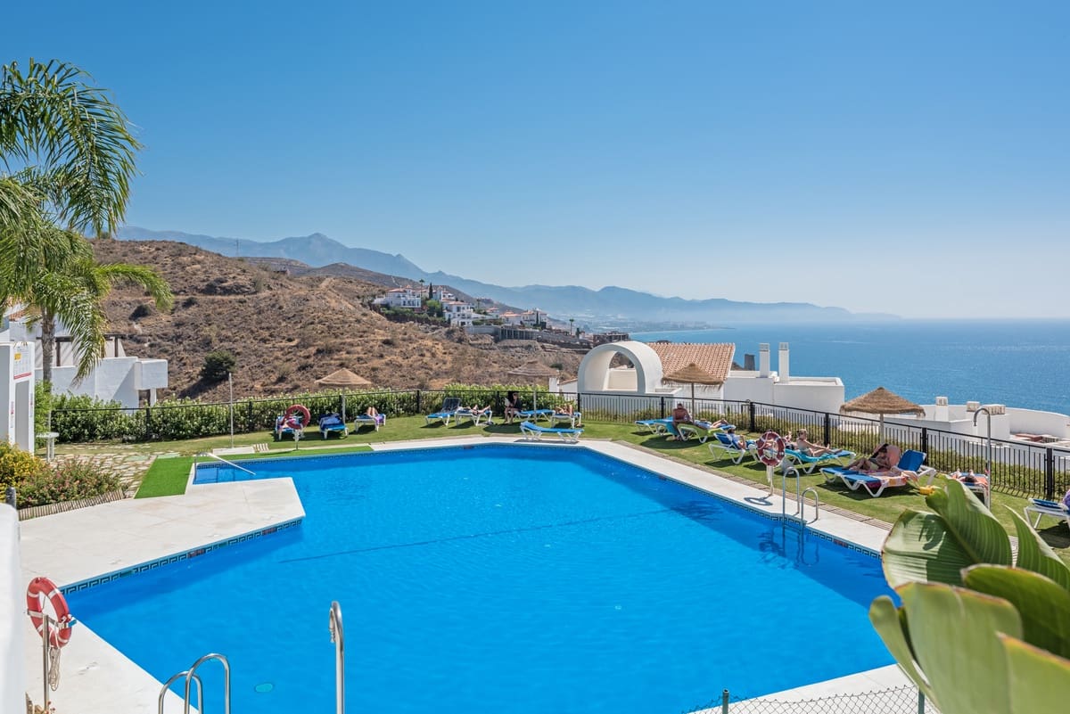 2 makuuhuone Huoneisto myytävänä paikassa Torrox-Costa mukana uima-altaan - 395 000 € (Ref: 9247908)