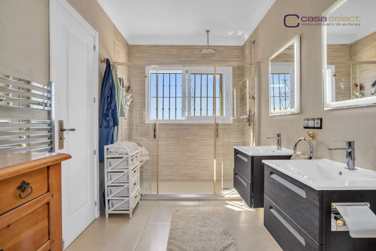 5 bedroom Villa for sale in Frigiliana with pool - € 1,485,000 (Ref: 9352909)