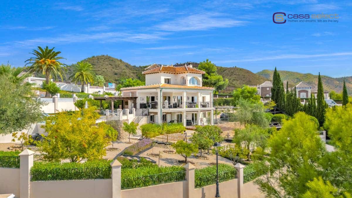 5 bedroom Villa for sale in Frigiliana with pool - € 1,485,000 (Ref: 9352909)