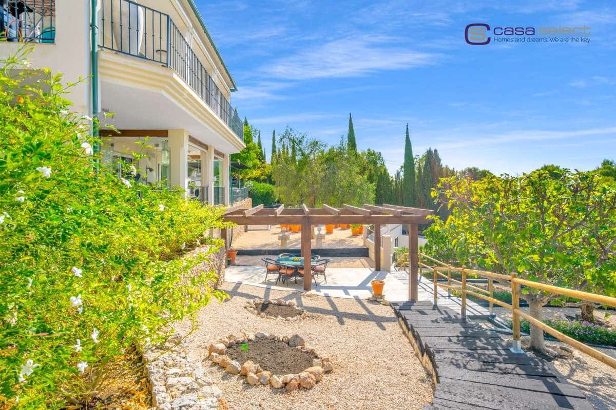 5 bedroom Villa for sale in Frigiliana with pool - € 1,485,000 (Ref: 9352909)