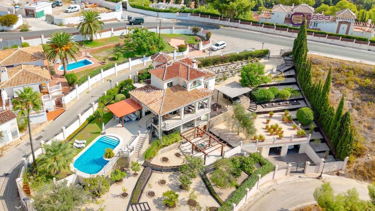 5 bedroom Villa for sale in Frigiliana with pool - € 1,485,000 (Ref: 9352909)