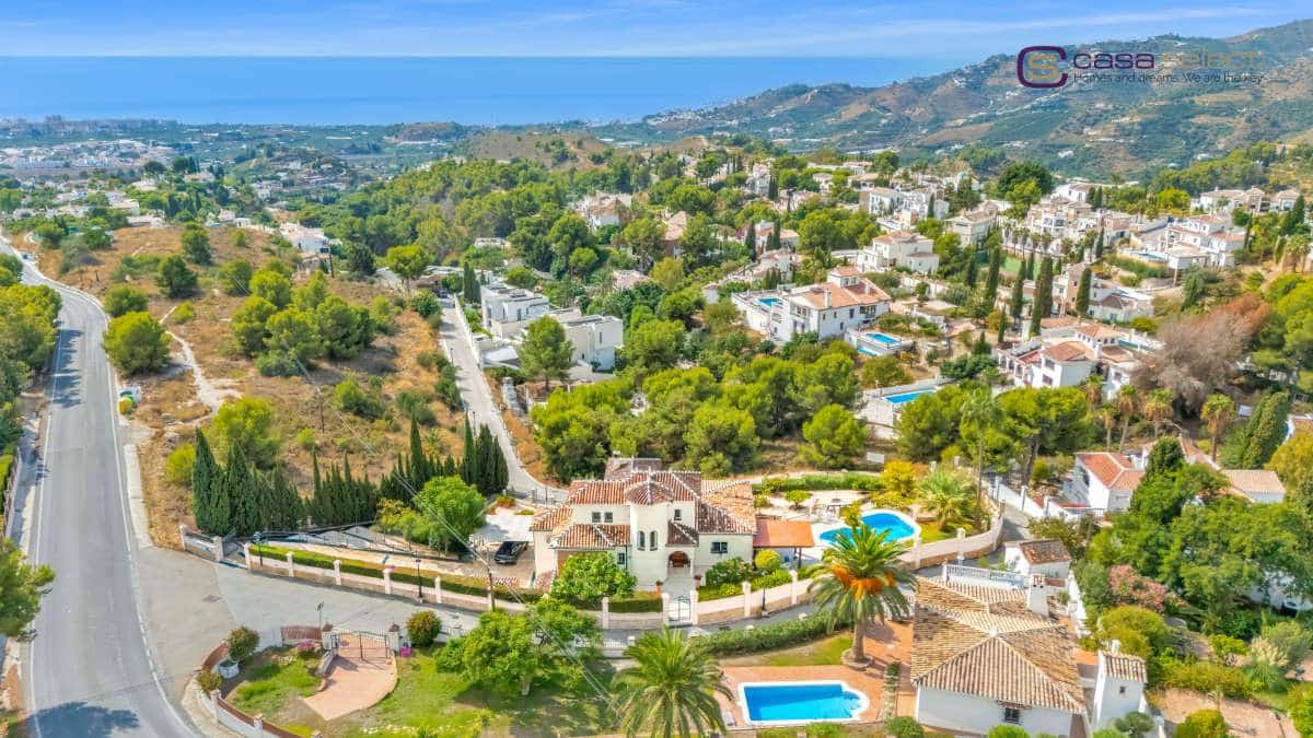 5 bedroom Villa for sale in Frigiliana with pool - € 1,485,000 (Ref: 9352909)
