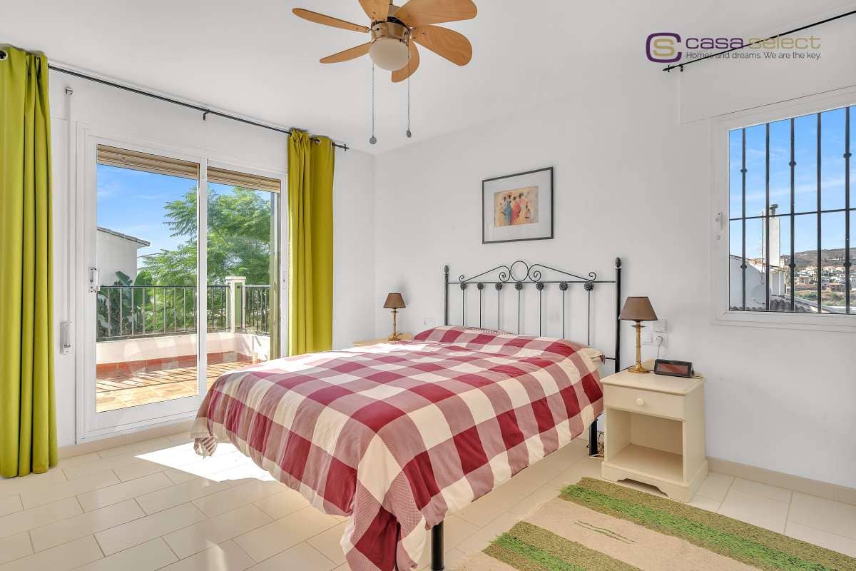 4 soveværelse Villa til salg i Torrox Park med swimmingpool - € 598.000 (Ref: 9357879)