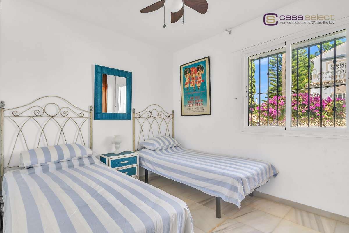 4 soveværelse Villa til salg i Torrox Park med swimmingpool - € 598.000 (Ref: 9357879)