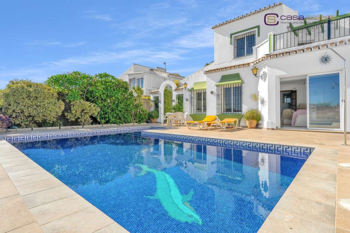 4 soveværelse Villa til salg i Torrox Park med swimmingpool - € 598.000 (Ref: 9357879)