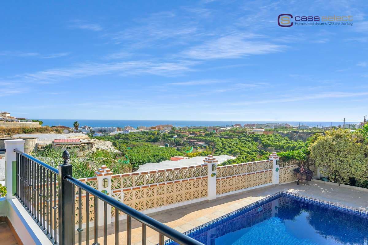 4 soveværelse Villa til salg i Torrox Park med swimmingpool - € 598.000 (Ref: 9357879)