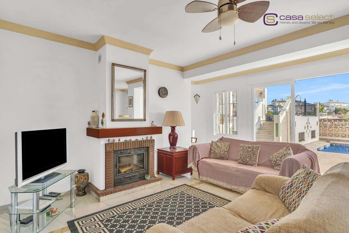 4 soveværelse Villa til salg i Torrox Park med swimmingpool - € 598.000 (Ref: 9357879)