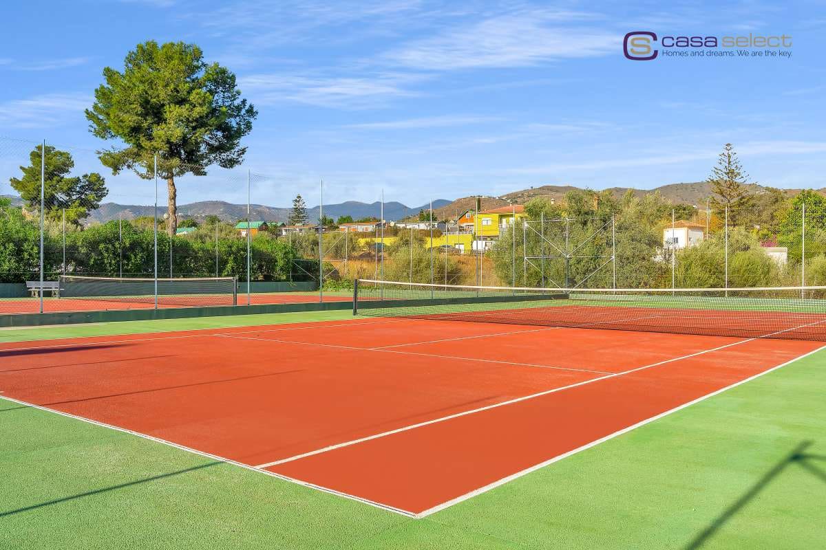 4 soveværelse Villa til salg i Torrox Park med swimmingpool - € 598.000 (Ref: 9357879)