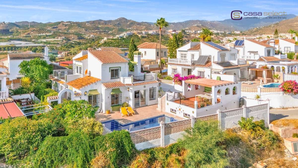 4 soveværelse Villa til salg i Torrox Park med swimmingpool - € 598.000 (Ref: 9357879)