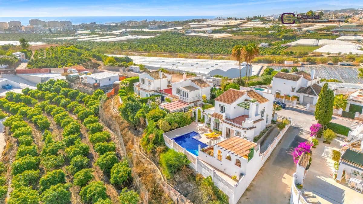 4 soveværelse Villa til salg i Torrox Park med swimmingpool - € 598.000 (Ref: 9357879)