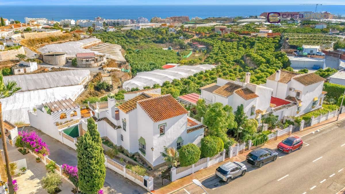 4 soveværelse Villa til salg i Torrox Park med swimmingpool - € 598.000 (Ref: 9357879)