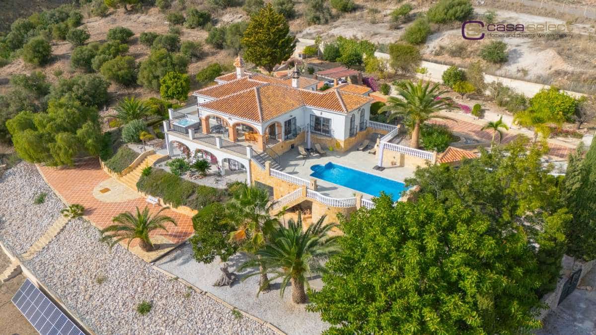 4 Zimmer Villa zu verkaufen in Frigiliana mit Pool - 1.300.000 € (Ref: 9421700)