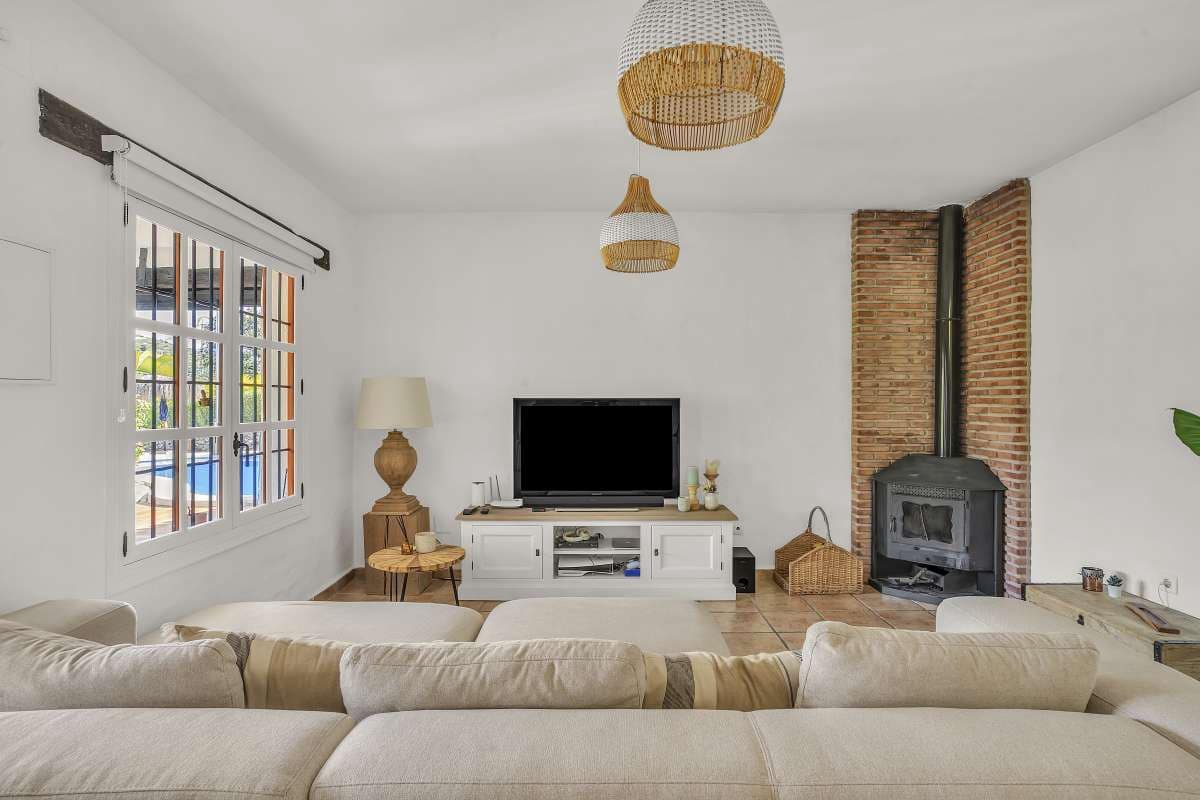 4 bedroom Villa for sale in Torrox with pool - € 565,000 (Ref: 9614442)