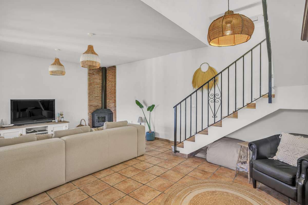 4 bedroom Villa for sale in Torrox with pool - € 565,000 (Ref: 9614442)