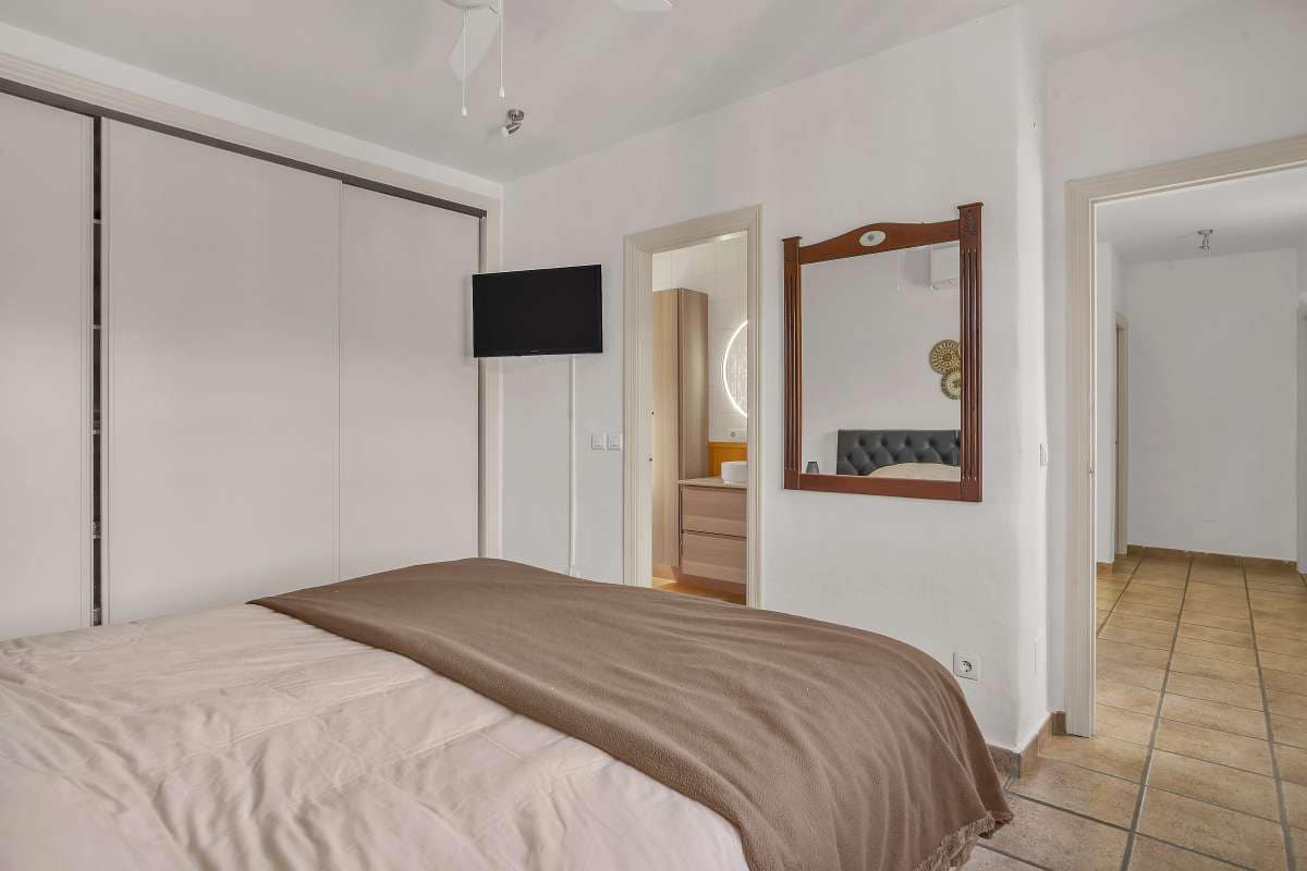 4 bedroom Villa for sale in Torrox with pool - € 565,000 (Ref: 9614442)