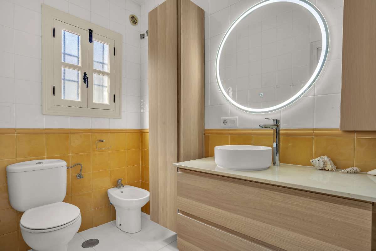 4 bedroom Villa for sale in Torrox with pool - € 565,000 (Ref: 9614442)