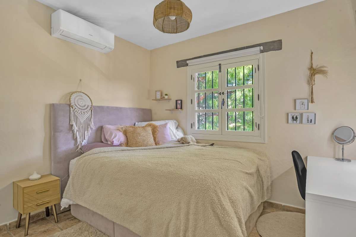 4 bedroom Villa for sale in Torrox with pool - € 565,000 (Ref: 9614442)