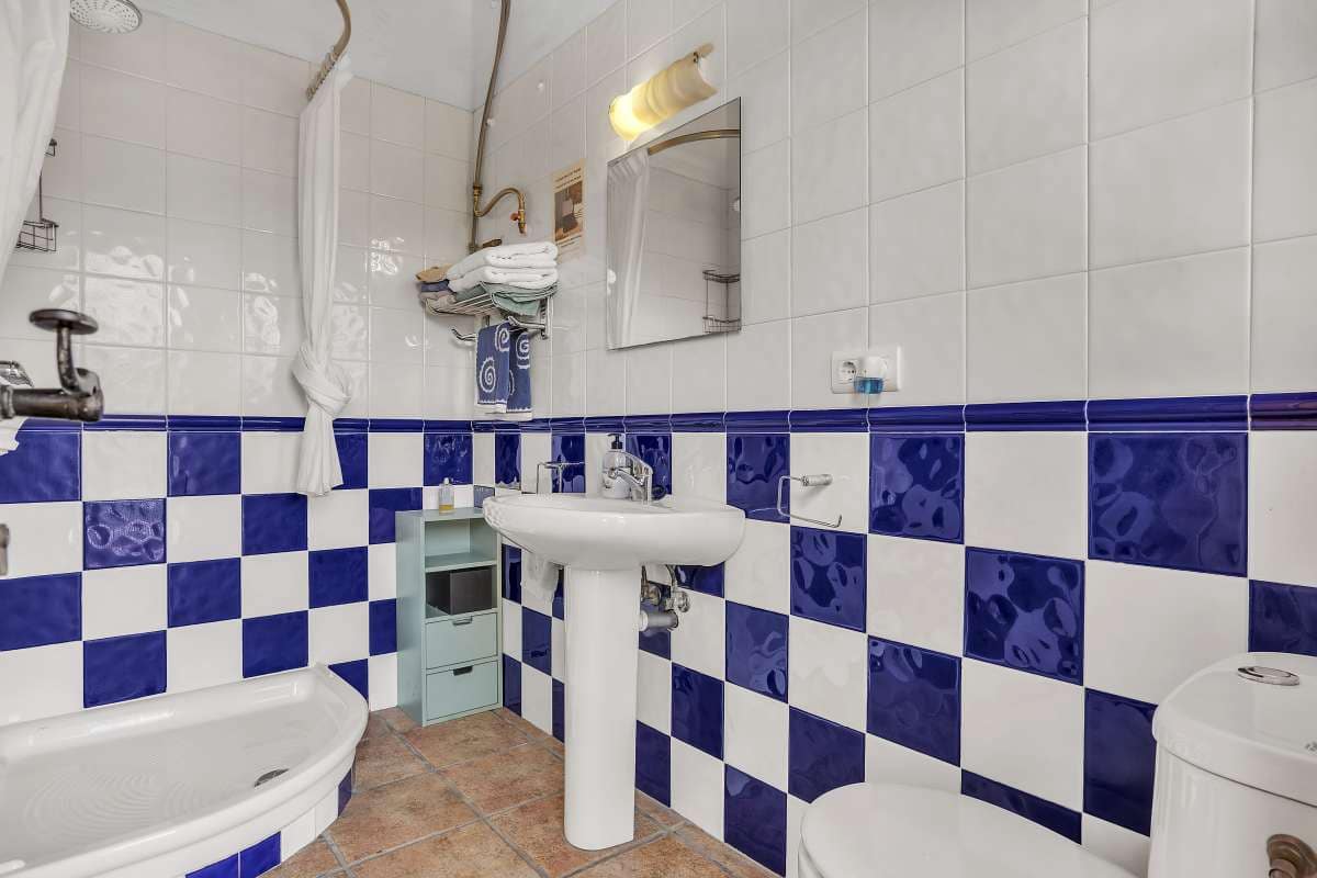 4 bedroom Villa for sale in Torrox with pool - € 565,000 (Ref: 9614442)