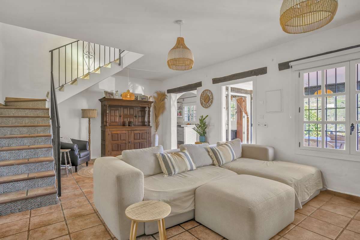 4 bedroom Villa for sale in Torrox with pool - € 565,000 (Ref: 9614442)