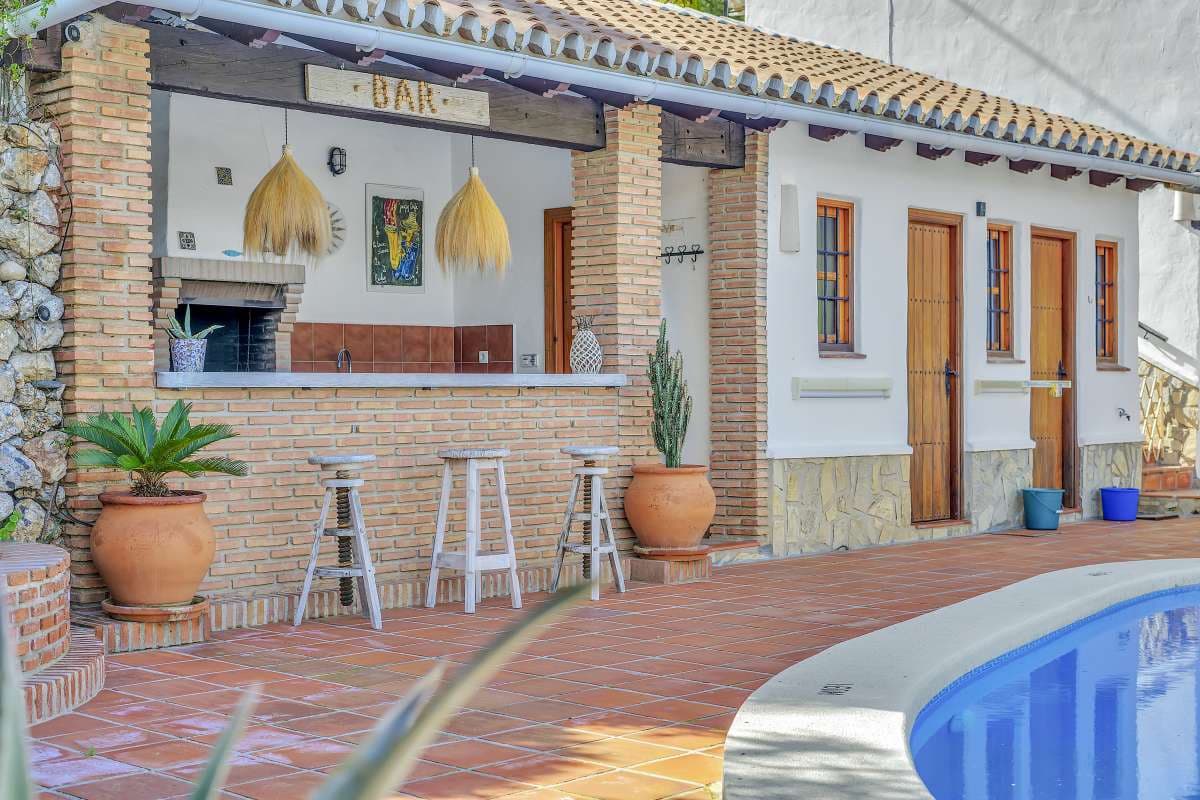 4 bedroom Villa for sale in Torrox with pool - € 565,000 (Ref: 9614442)