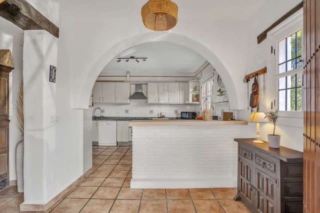 4 bedroom Villa for sale in Torrox with pool - € 565,000 (Ref: 9614442)