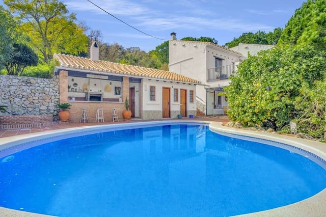 4 bedroom Villa for sale in Torrox with pool - € 565,000 (Ref: 9614442)