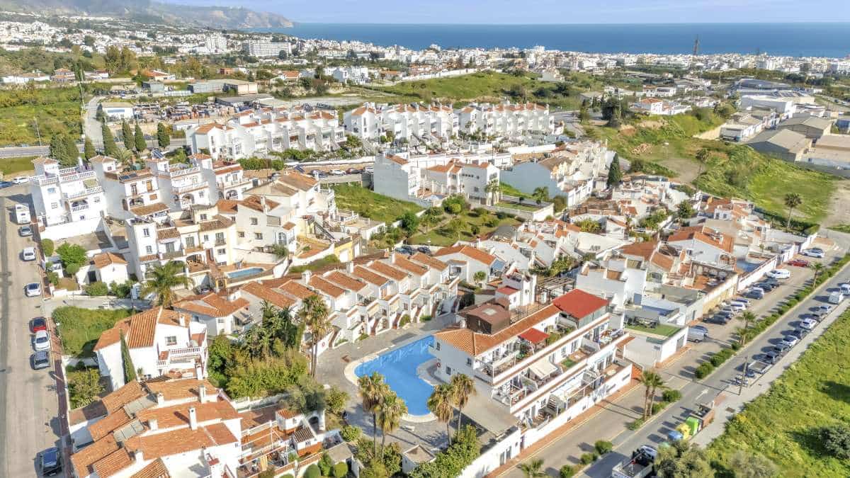 1 bedroom Apartment for sale in Nerja with pool - € 195,000 (Ref: 9720838)