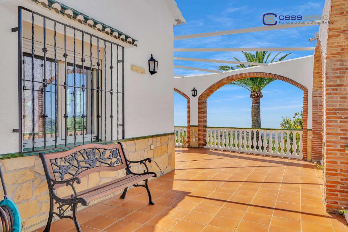 3 bedroom Villa for sale in Frigiliana with pool - € 725,000 (Ref: 9803758)