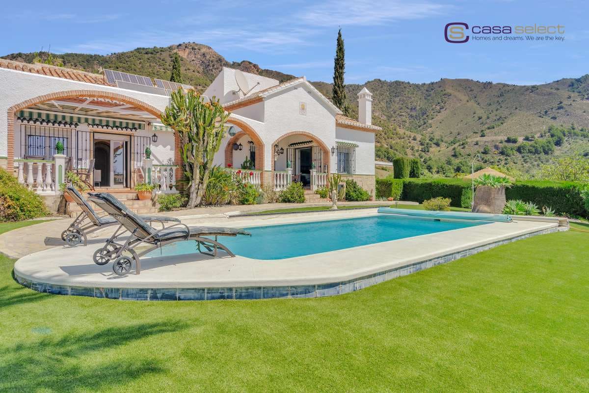 3 bedroom Villa for sale in Frigiliana with pool - € 725,000 (Ref: 9803758)