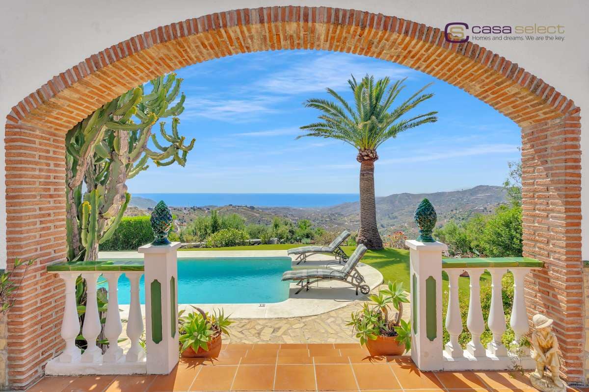 3 bedroom Villa for sale in Frigiliana with pool - € 725,000 (Ref: 9803758)
