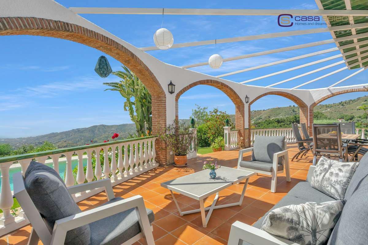 3 bedroom Villa for sale in Frigiliana with pool - € 725,000 (Ref: 9803758)