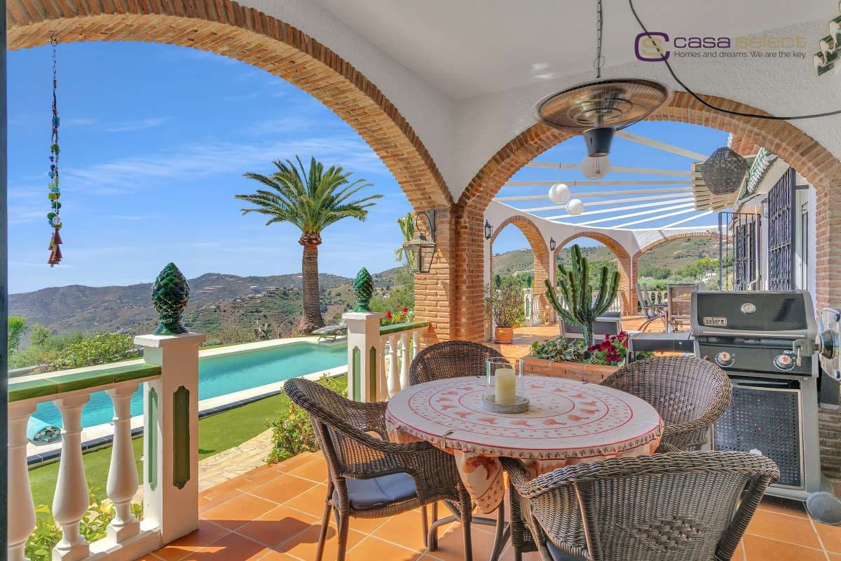 3 bedroom Villa for sale in Frigiliana with pool - € 725,000 (Ref: 9803758)
