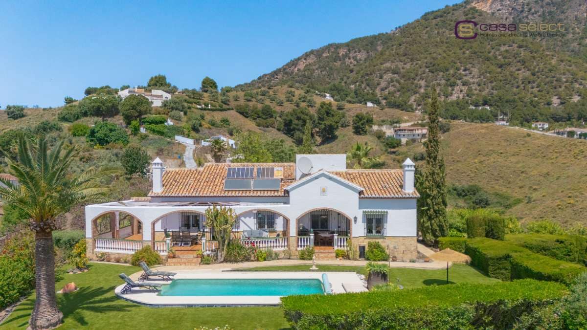 3 bedroom Villa for sale in Frigiliana with pool - € 725,000 (Ref: 9803758)