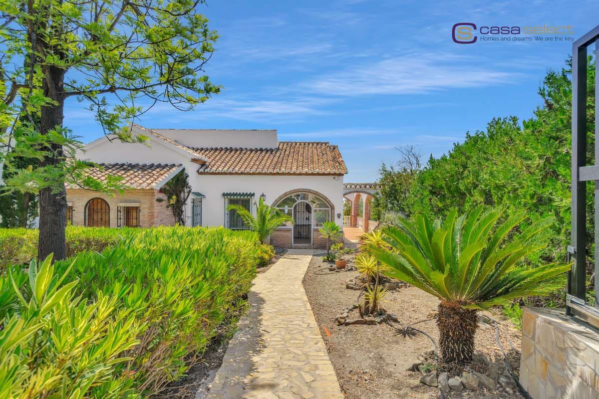 3 bedroom Villa for sale in Frigiliana with pool - € 725,000 (Ref: 9803758)