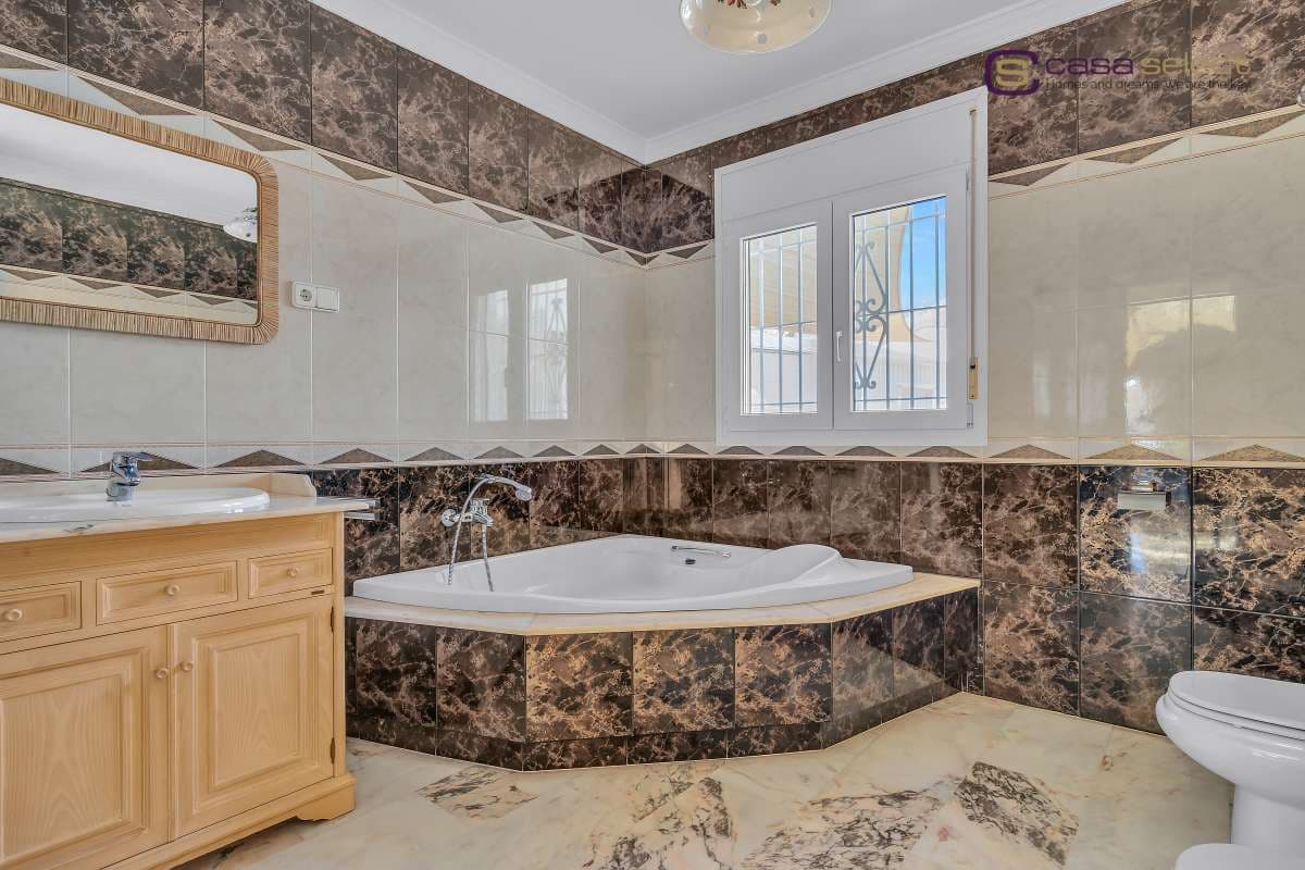 4 soverom Villa til salgs i Torre del Mar med svømmebasseng - € 665 000 (Ref: 9838680)