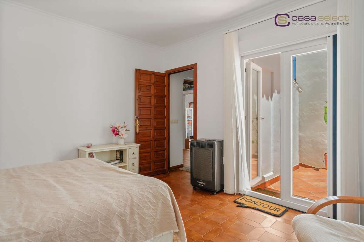 3 bedroom Villa for sale in Nerja with pool - € 449,000 (Ref: 9902467)