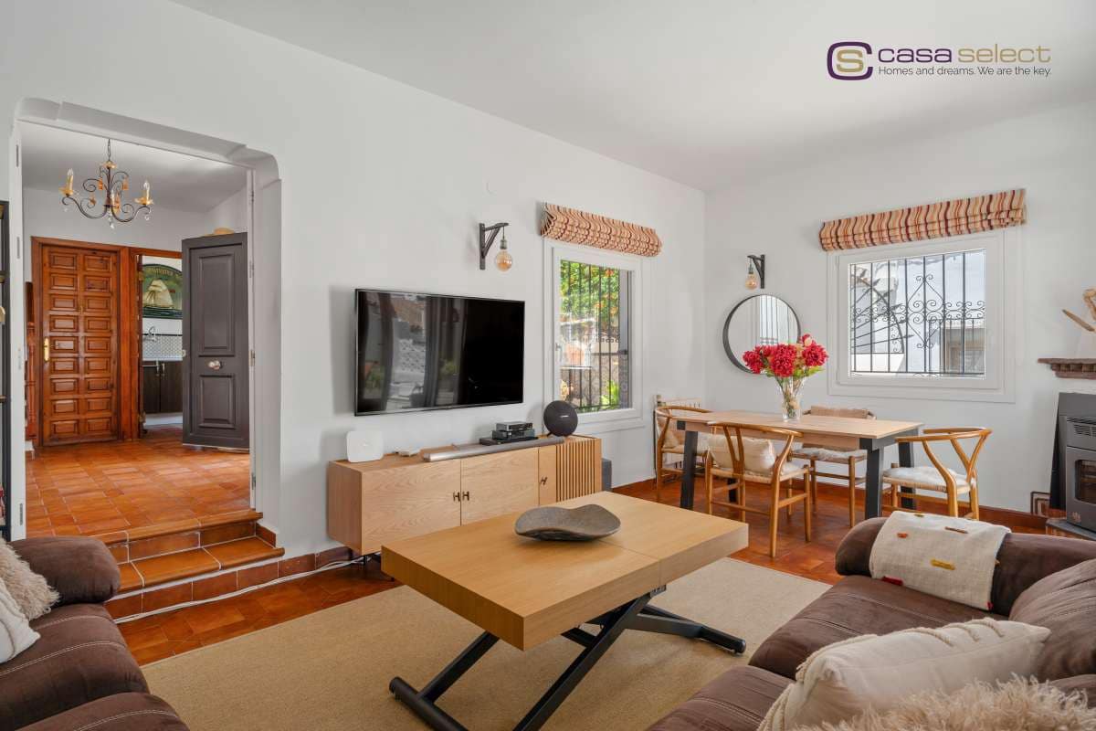 3 bedroom Villa for sale in Nerja with pool - € 449,000 (Ref: 9902467)