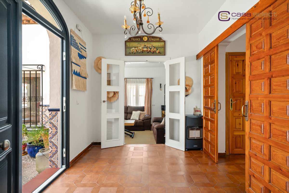 3 bedroom Villa for sale in Nerja with pool - € 449,000 (Ref: 9902467)