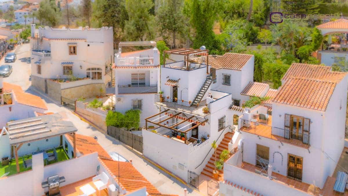 3 bedroom Villa for sale in Nerja with pool - € 449,000 (Ref: 9902467)