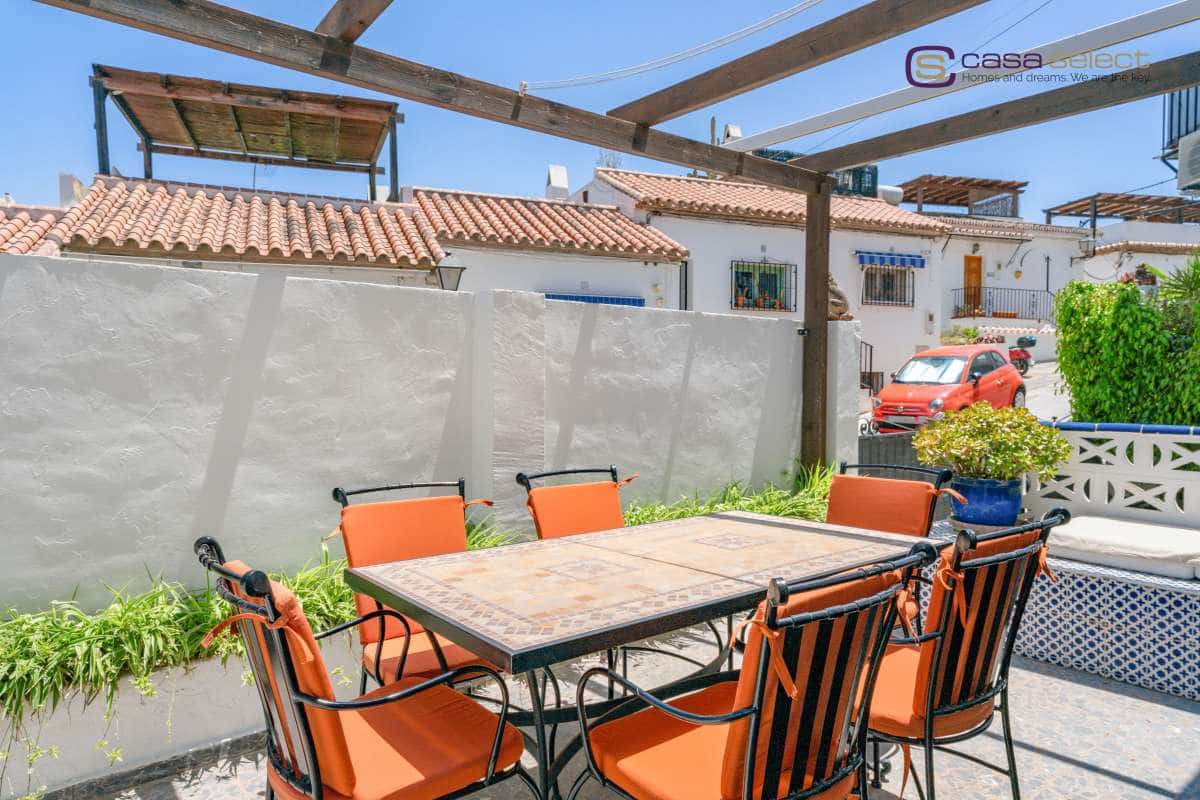 3 bedroom Villa for sale in Nerja with pool - € 449,000 (Ref: 9902467)