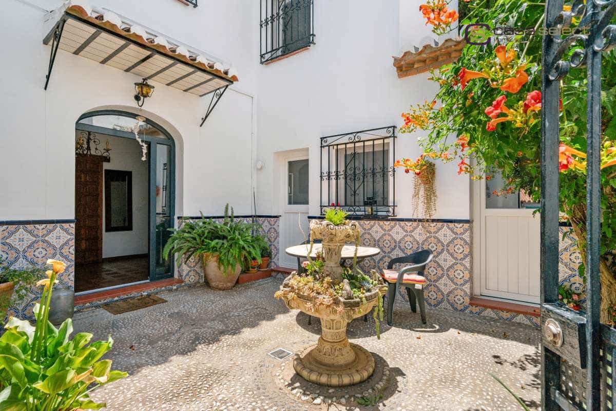 3 bedroom Villa for sale in Nerja with pool - € 449,000 (Ref: 9902467)