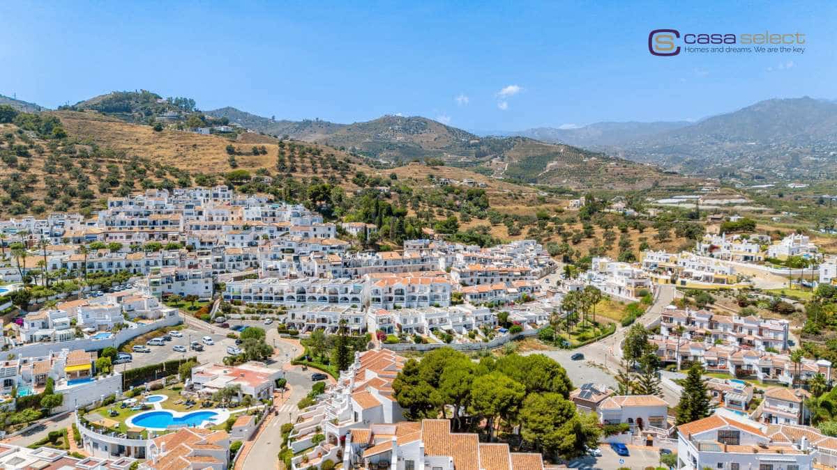 3 bedroom Villa for sale in Nerja with pool - € 449,000 (Ref: 9902467)