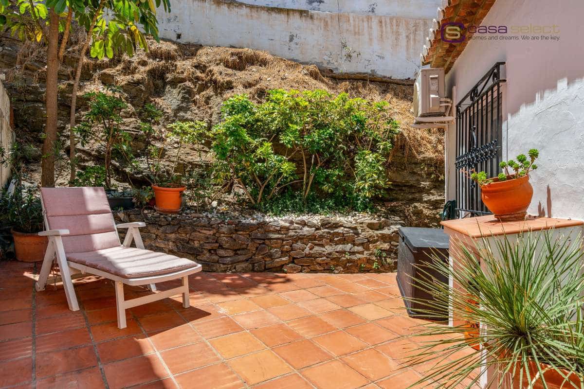 3 bedroom Villa for sale in Nerja with pool - € 449,000 (Ref: 9902467)