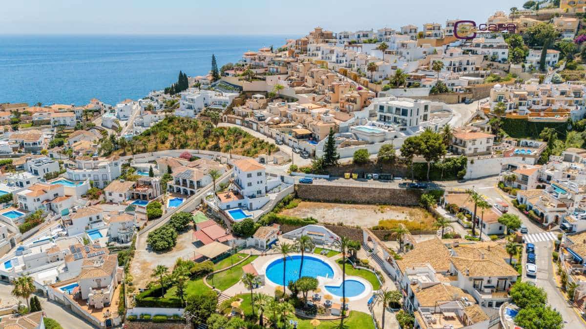 3 bedroom Villa for sale in Nerja with pool - € 449,000 (Ref: 9902467)
