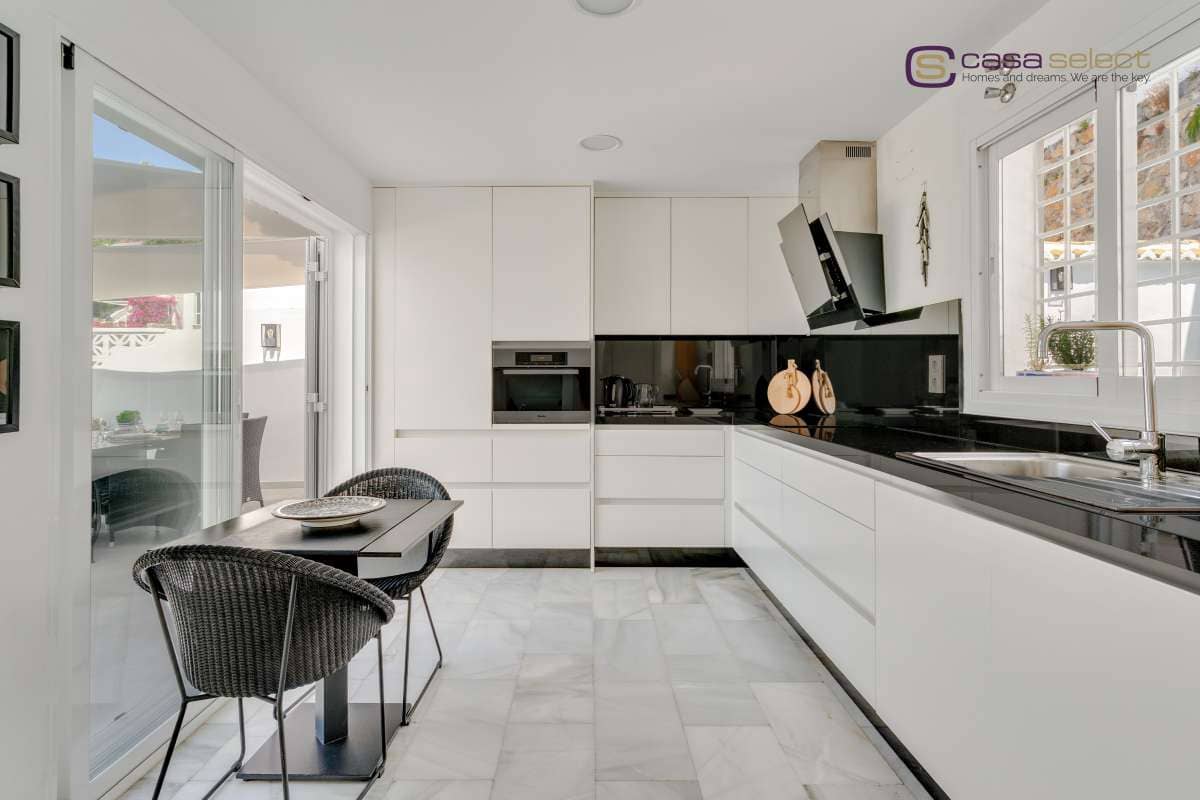 4 Zimmer Villa zu verkaufen in Almunecar mit Pool - 630.000 € (Ref: 9919096)